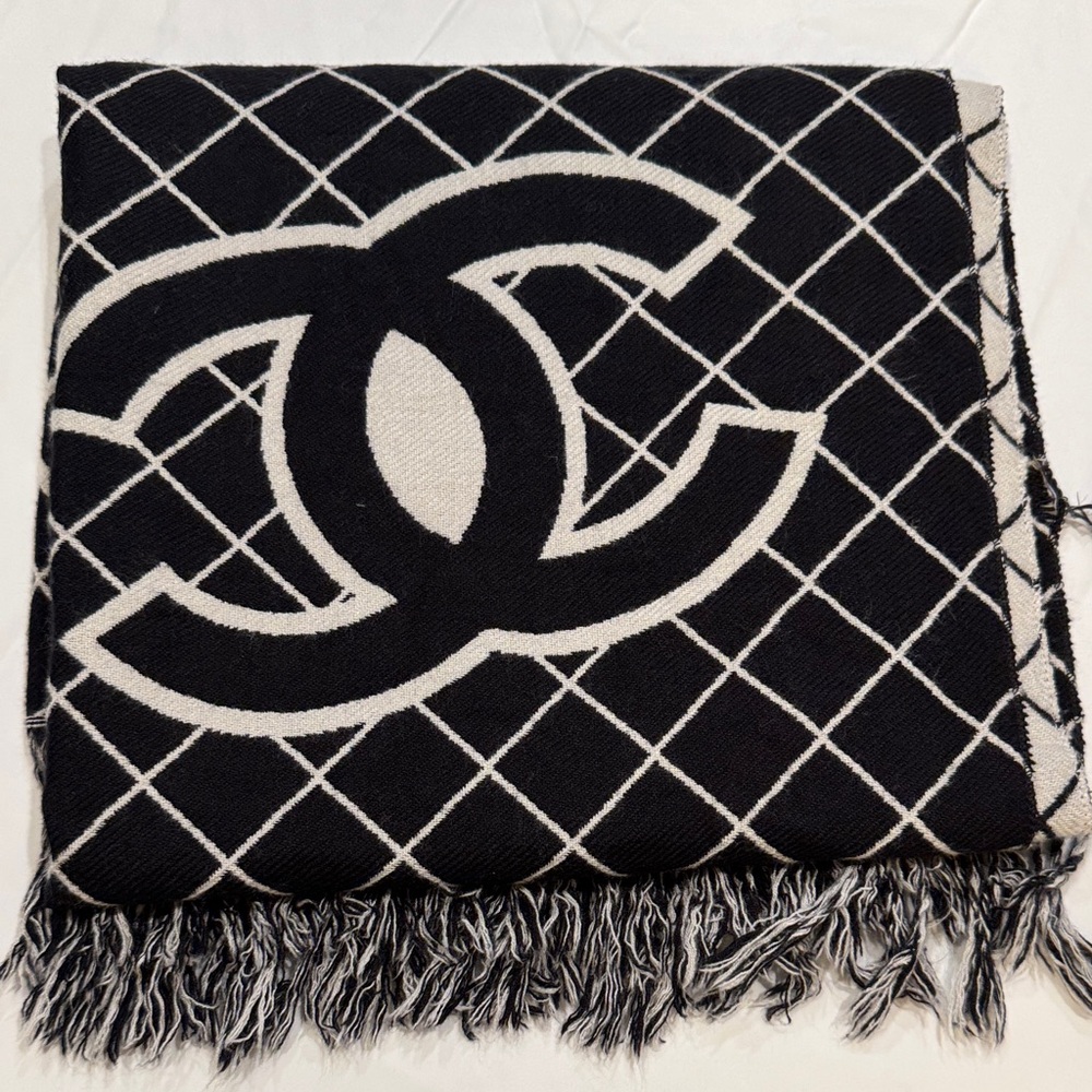 Monochrome Diamond Pattern Scarf
